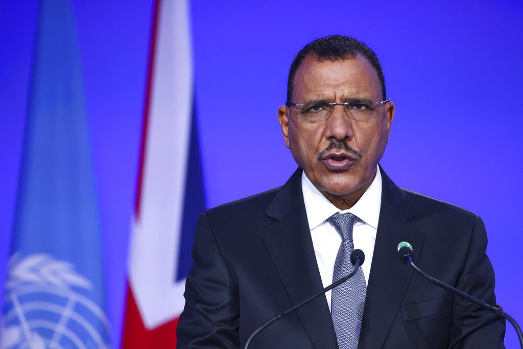 Niger: President Mohamed Bazoum Detained by Presidential Guard