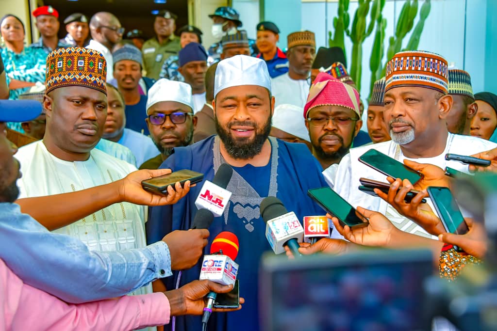 Gov Bago Visits Minister of Agriculture