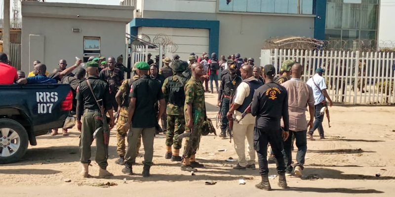 Soldiers, Policemen Arrest 6 Kidnappers in Abuja Raid