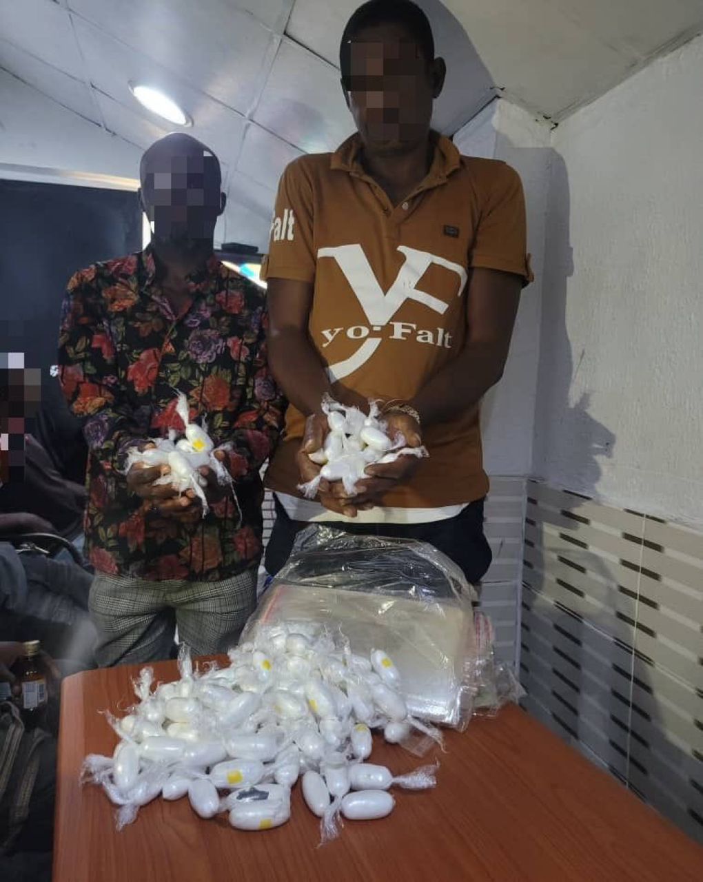 Police arrest two suspects with 120 wraps of cocaine