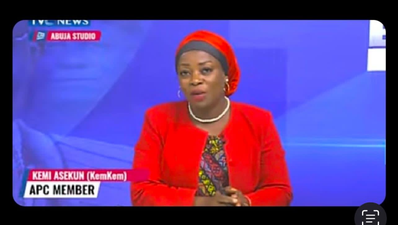 Nigerians slams top APC Influencer Kem Kem Hajia Rahma for supporting Sharia law in South West