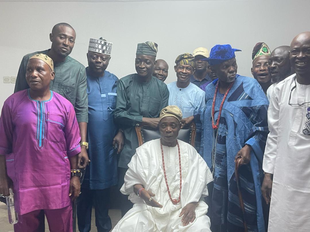 Photo: Real Born Community Association Pays Courtesy Visit to Olubadan-designate, Oba Rashidi Adewolu Ladoja