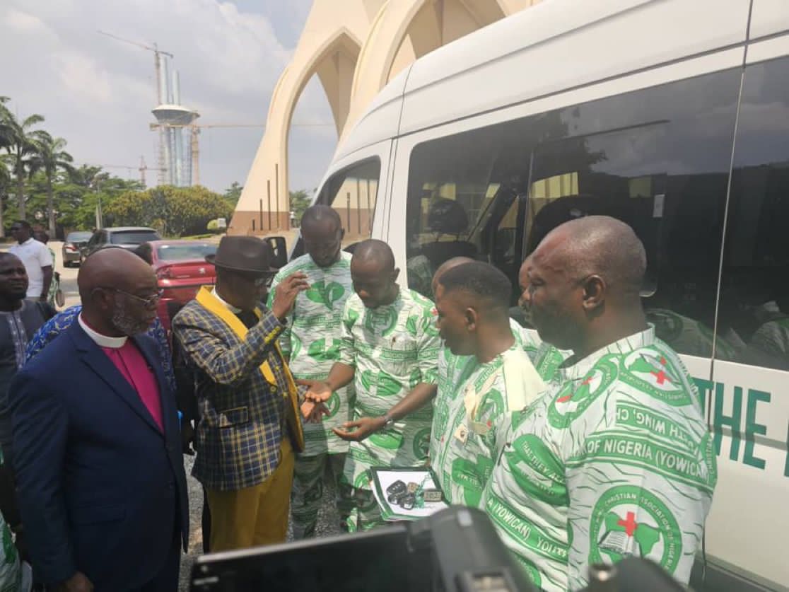 REMI TINUBU DONATES SEVEN CNG BUSES TO CAN YOUTH WING