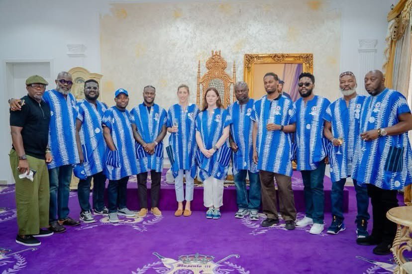 PICTURES 📸🇳🇬⚽: Chelsea delegation and Victor Moses visit Oba Elegushi in Lagos for courtesy meeting and football development discussions.