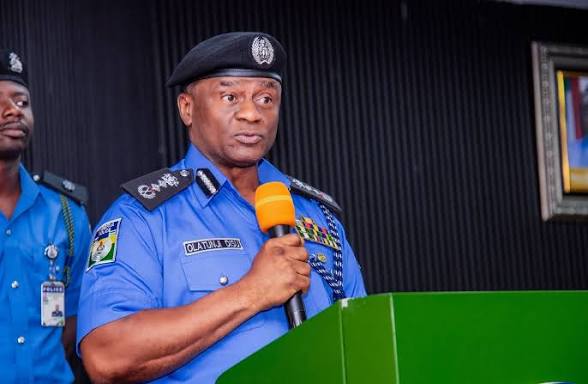 BREAKING 🇳🇬🚨: IGP Disu visits Ogbomoso community after attack, orders intensified operations for rescue of abducted victims and deployment of additional tactical units.