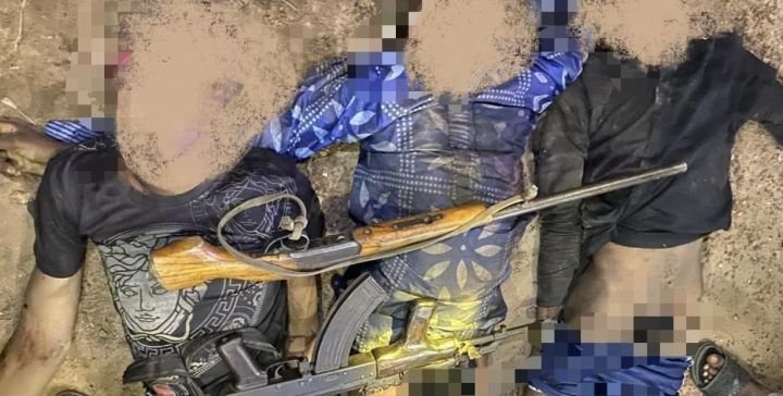BREAKING 🇳🇬🚔: Oyo Police Command kills three suspected kidnappers during a gun battle in Otu area, rescues abducted victim alive as security operatives recover weapons and intensify crackdown on criminal gangs.