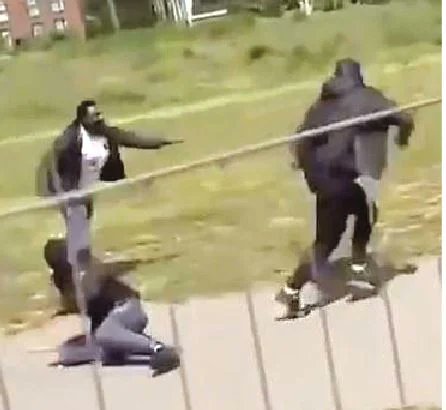 HEROIC 🇬🇧🇳🇬🛑: Yoruba Man Stops Teen Knife Fight in London Park