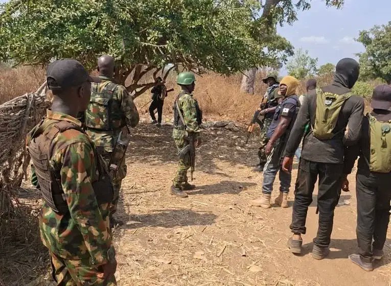 BREAKING 🇳🇬🌲🔥: The rescue operation in the Oyo forest has reached a critical stage as troops have surrounded the area where abducted schoolchildren and teachers are being held, blocked all escape routes, and restricted movement inside the hideout. Reports confirm that the kidnappers have dropped earlier demands involving the release of detained commanders and are now focusing mainly on ransom talks, which are not expected to be accepted. The pressure from security forces is increasing as the operation continues, though it has also recorded casualties, including a lieutenant, while efforts continue to secure the safe release of the victims.