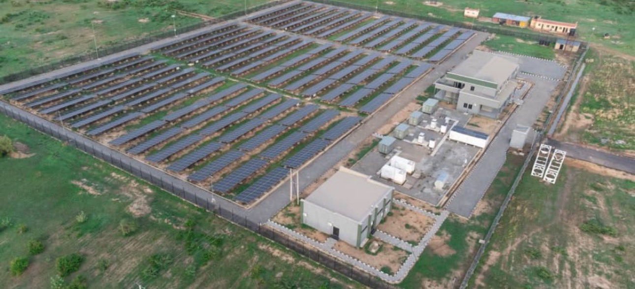BREAKING 🇳🇬⚡: Federal Government Delivers Solar Hybrid Power Plant to Power Federal University Dutsin Ma, Boosting Reliable Electricity on Campus.