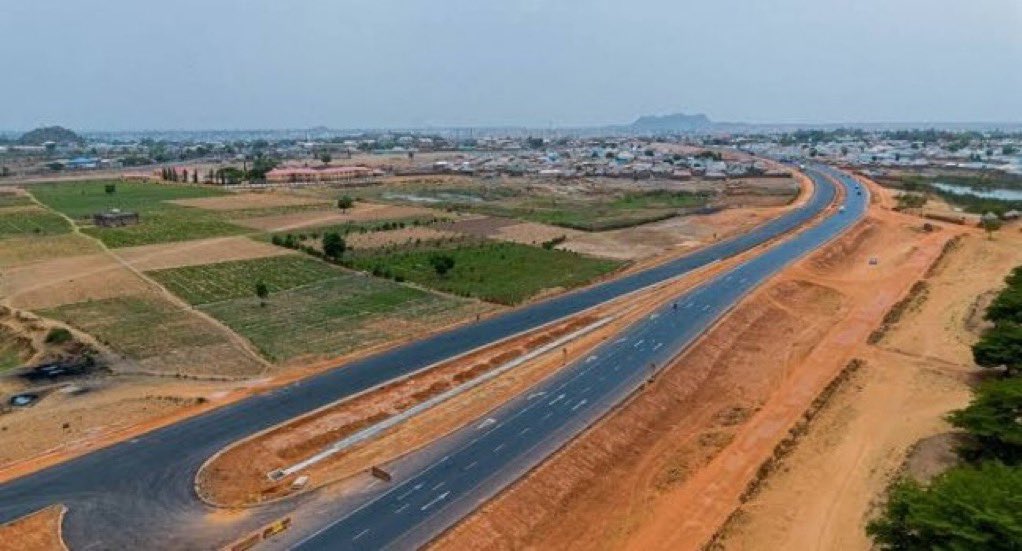 BREAKING 🇳🇬🚧: FG completes first section of ₦257bn Abuja–Kaduna–Kano highway project, easing movement on key northern corridor