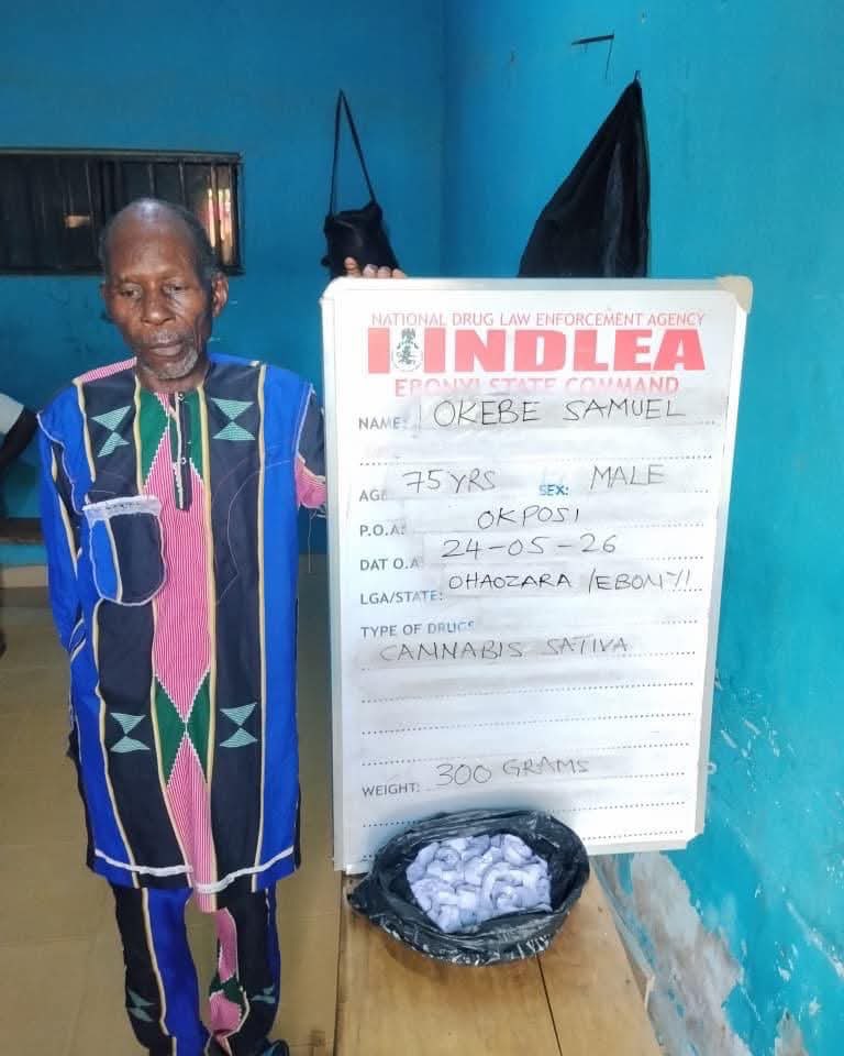 BREAKING 🇳🇬🚔: NDLEA Arrests Ebonyi Drug Distributor, 75 Year Old Okebe Samuel, aka “Baba Plug,” With 300 Grams of Skunk Ready for Distribution.
