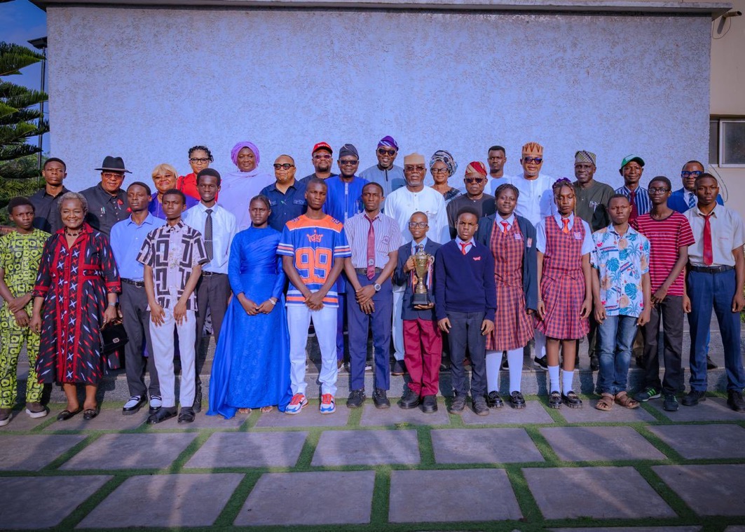 Ondo Governor Aiyedatiwa Rewards Outstanding Students, Teachers with Cash, Employment