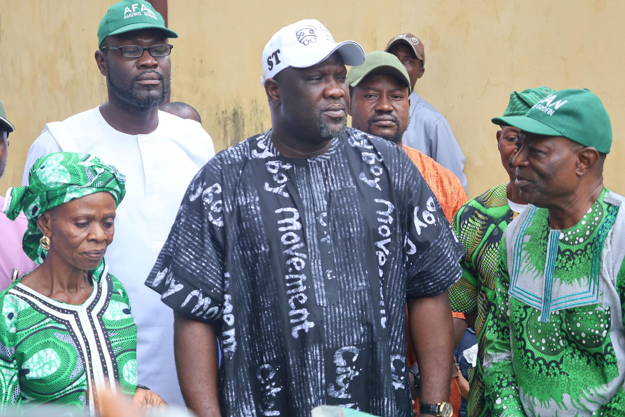 Amuwo-Odofin Farmers Rejoice as Prince Lanre Sanusi Flags Off Fertilizer Distribution Under Renewed Hope Agenda