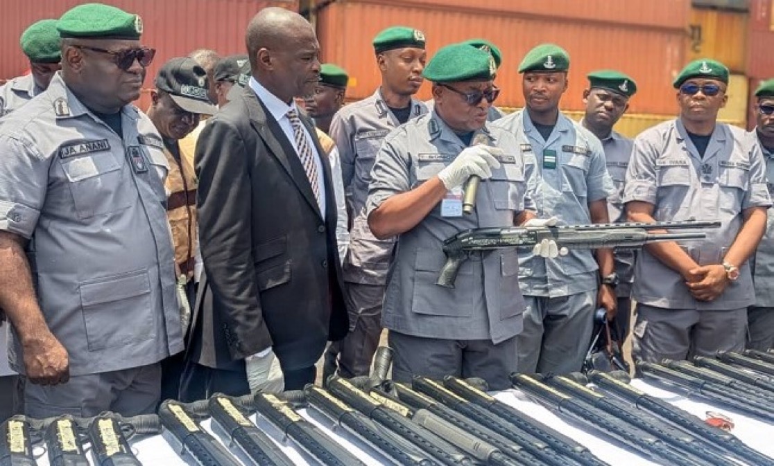 BREAKING: Customs Intercepts 204 Pump-Action Rifles Hidden Among Household Goods at Lagos Port